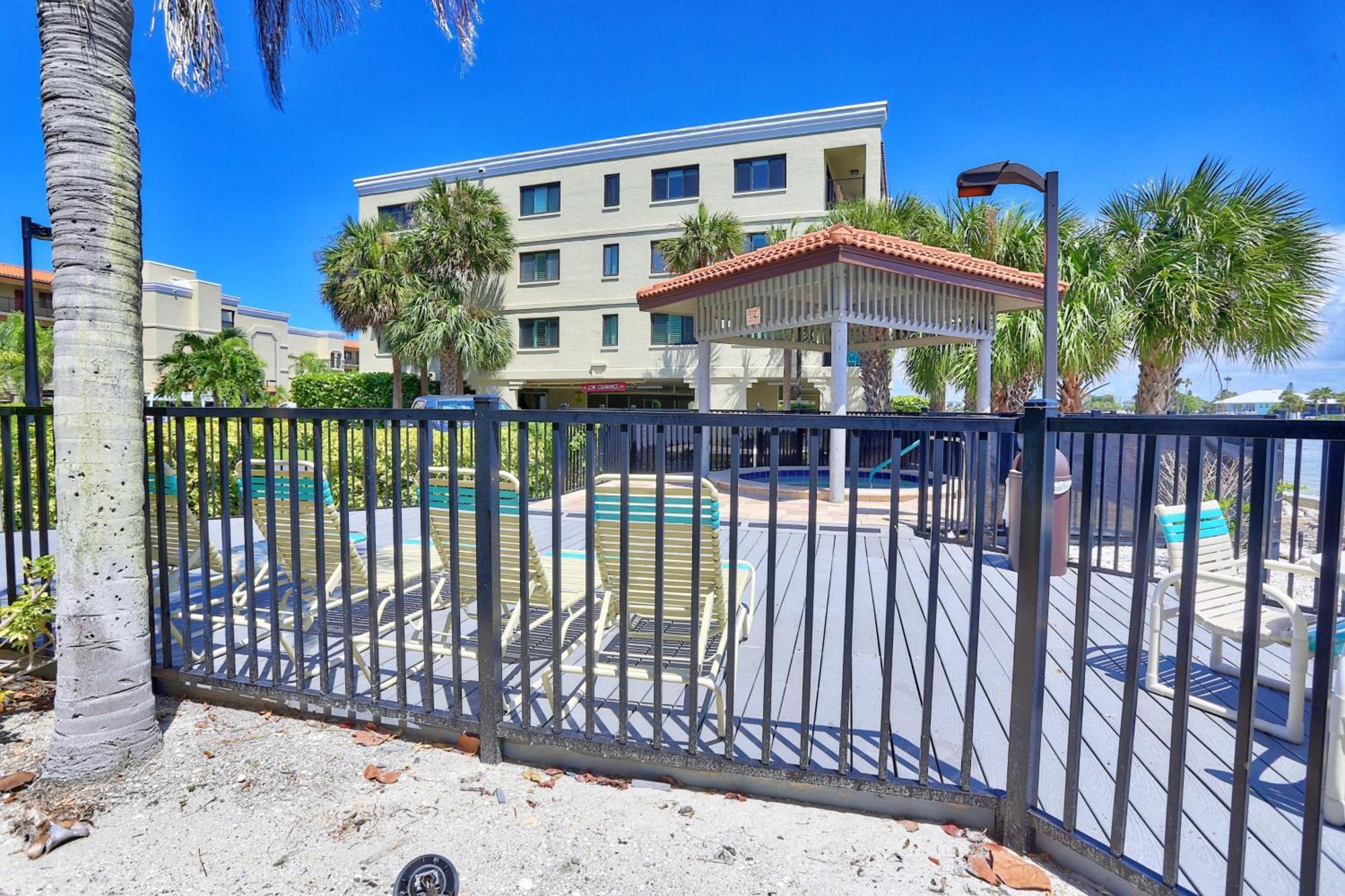 Land'S End 11-203 Beach Front - Premier St. Pete Beach Exterior foto